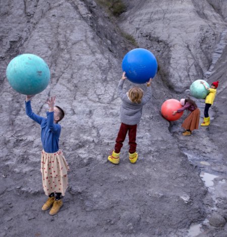 Die Welt gehört in Kinderhände! ... Viele Kinder sind sich heute ihrer Rechte bewusst und wollen mitbestimmen. Image © Bobo Choses