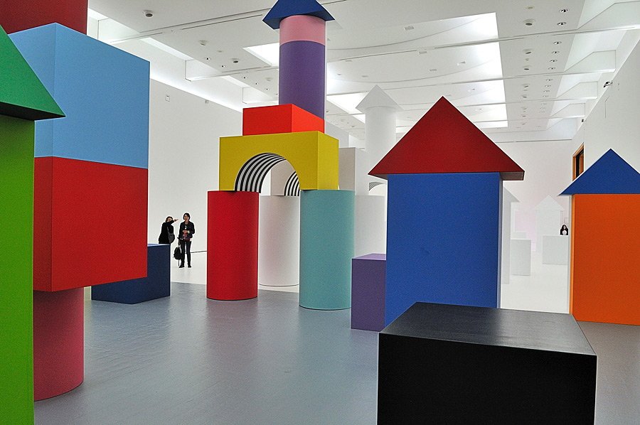 Friedrich Wilhelm August Fröbel hat Daniel Buren zu einer Kindergarten-City inspiriert