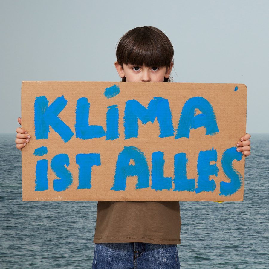 We should all be climate activists! Das Klima geht uns alle an – die Protest-Mode gibt es im GREENPEACE Warenhaus