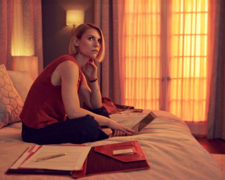 In Trouble: Rachel Fleishman (Claire Danes) ist in der Upper Class angekommen und fällt dennoch tief © 2022 Disney und seine verbundenen Unternehmen