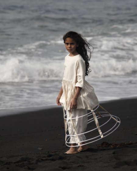 Wild-Romantisch: Auf Lanzarote hat Cristina Fernandez von Little Creative Factory ihre natürliche Kindermode authentisch inszeniert