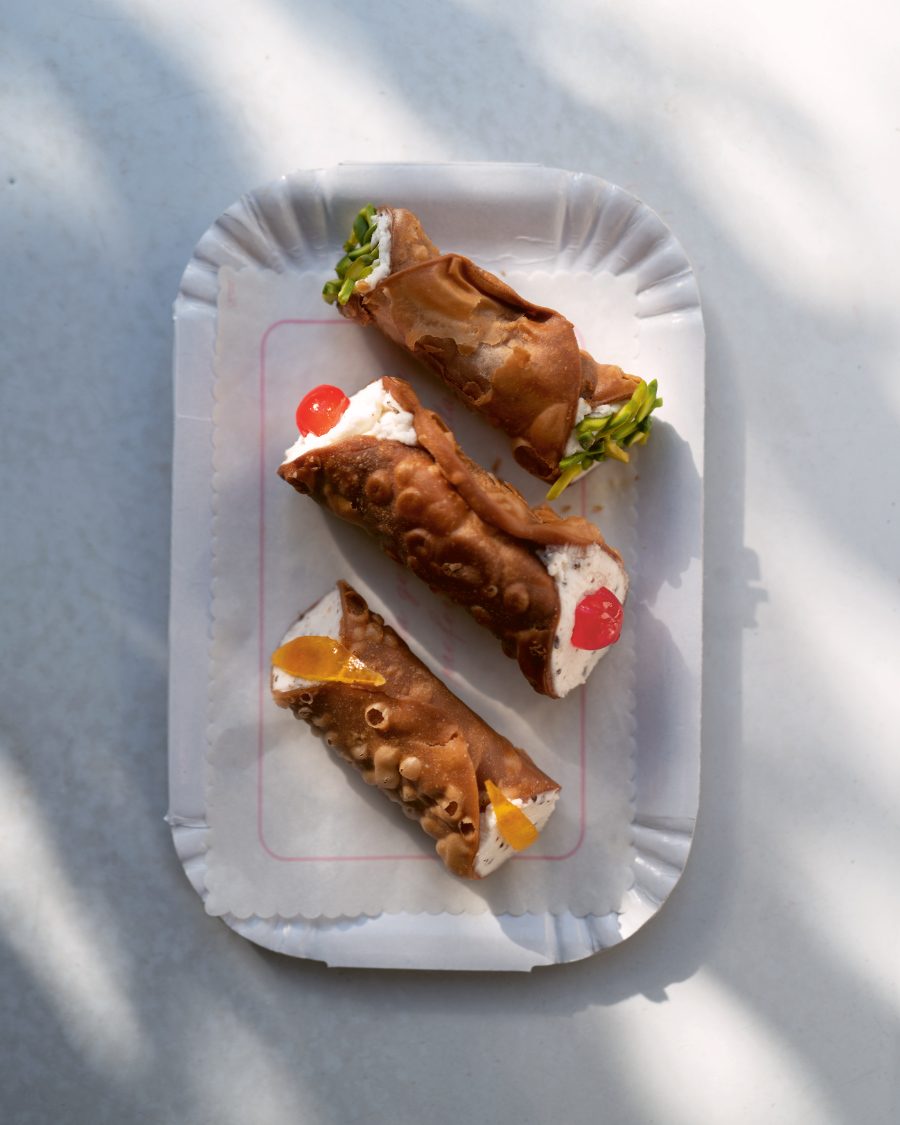 Sizilianischer Export-Schlager schlechthin: das Cannolo, ein "Schilfrohr", gefüllt mit Ricottacreme © Charlotte Bland