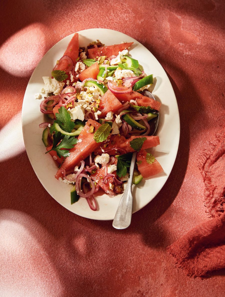 Coole Kombi: Wassermelone und Feta. Eine besondere Note verleiht die gemahlene Nelke © Yelda Yilmaz/DuMont Buchverlag