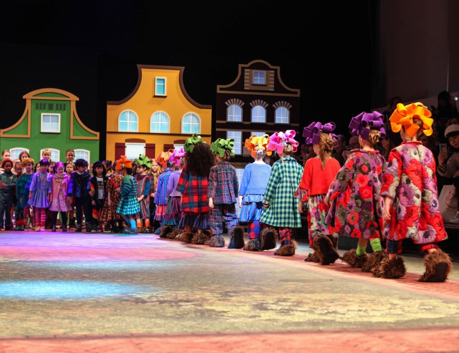 Die Apartment Runway Show offenbarte uns die Modetrends 2020/21 diesmal inmitten einer schnuckeligen Holland-Haus Kulisse 