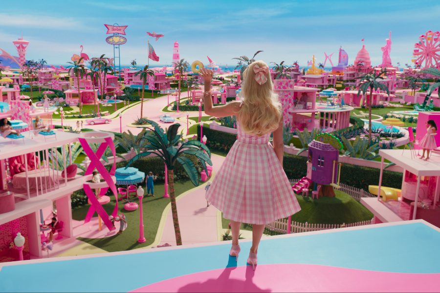 "When I wake up in my own pink world": Barbies perfekte Morgenroutine in ihrer (noch) heilen Welt © Warner Bros. Pictures