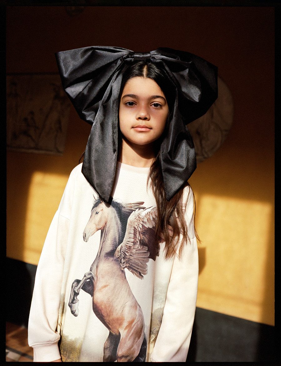 Looks für den Winter 24/25: Bei MOLO fliegt Pegasus hoch hinaus über das Shirt-Dress