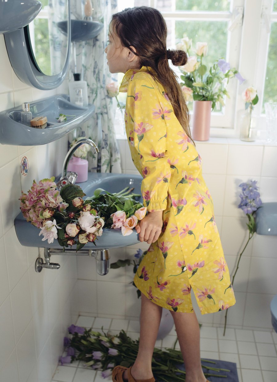 Die Blumenkönigin unter den Stay at Home-Outfits: das fein gewebte Liberty-Kleid von REPOSE AMS