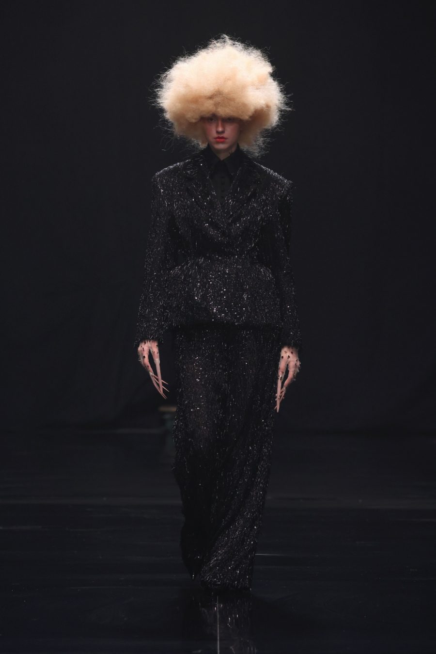 Struwwelpeter goes Fashion: im Black Suit von Danny Reinke © Sebastian Reuter/Getty Images for Danny Reinke