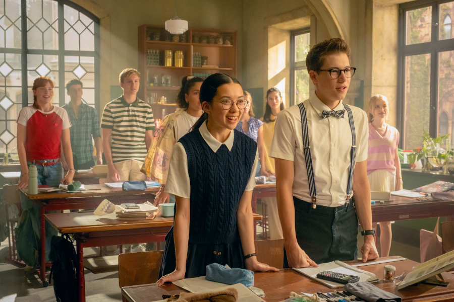 Wer bekommt heute sein magisches Tier? Ein ganz normaler Tag an der Wintersteinschule © 2024 Kordes & Kordes Film Süd / LEONINE Studios