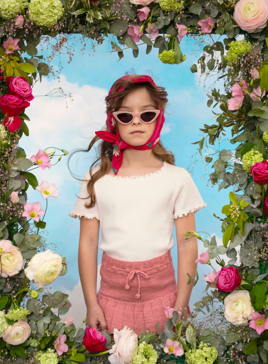 Lana im La La Land: Schal THE CAMPAMENTO, Sonnenbrille RENDEL & BONTON, Shirt THE NEW SOCIETY, Rock MISHA & PUFF