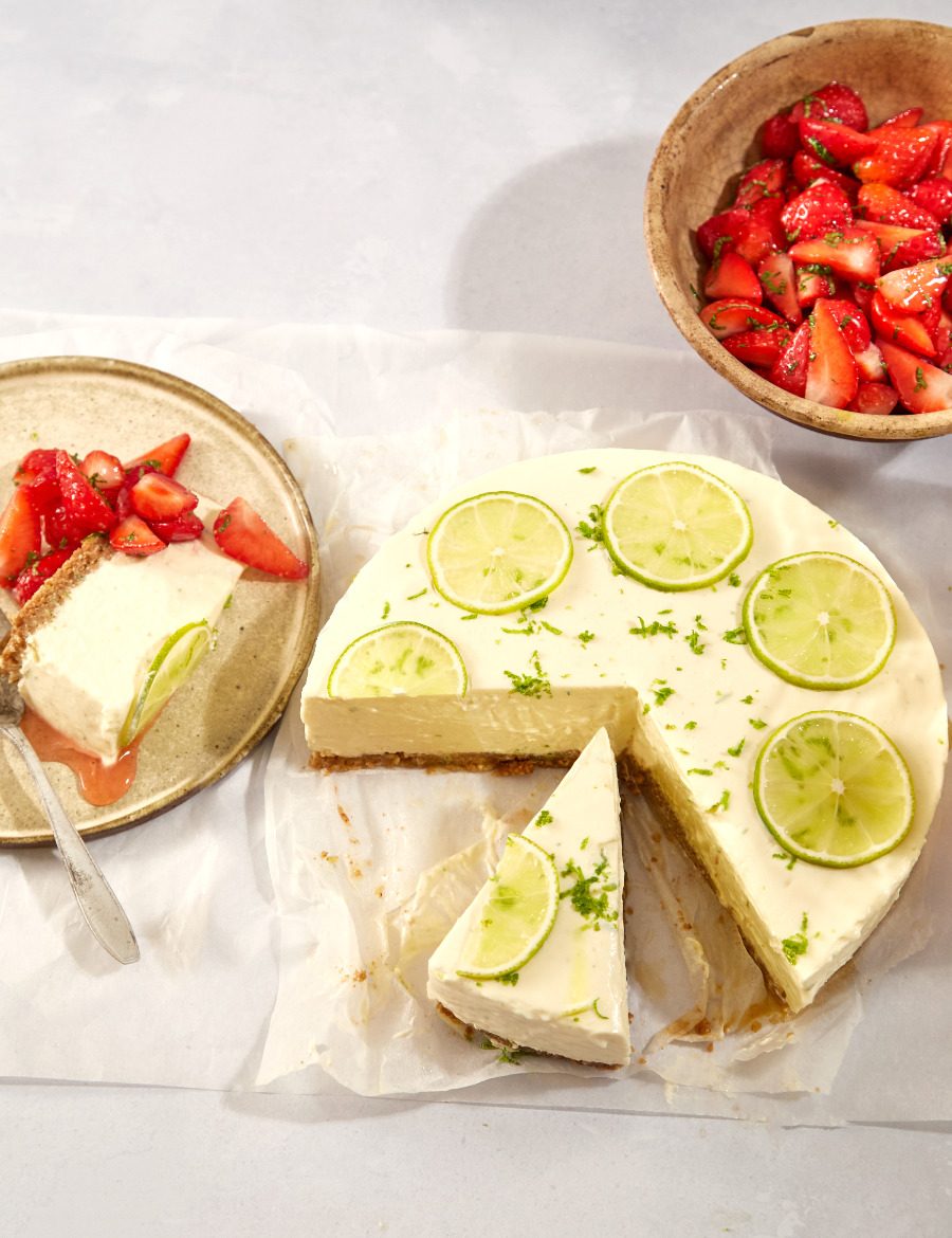 No-Bake-Cake: Der Limetten-Mascarpone-Kuchen übernachtet im Kühlschrank © Yelda Yilmaz/DuMont Buchverlag