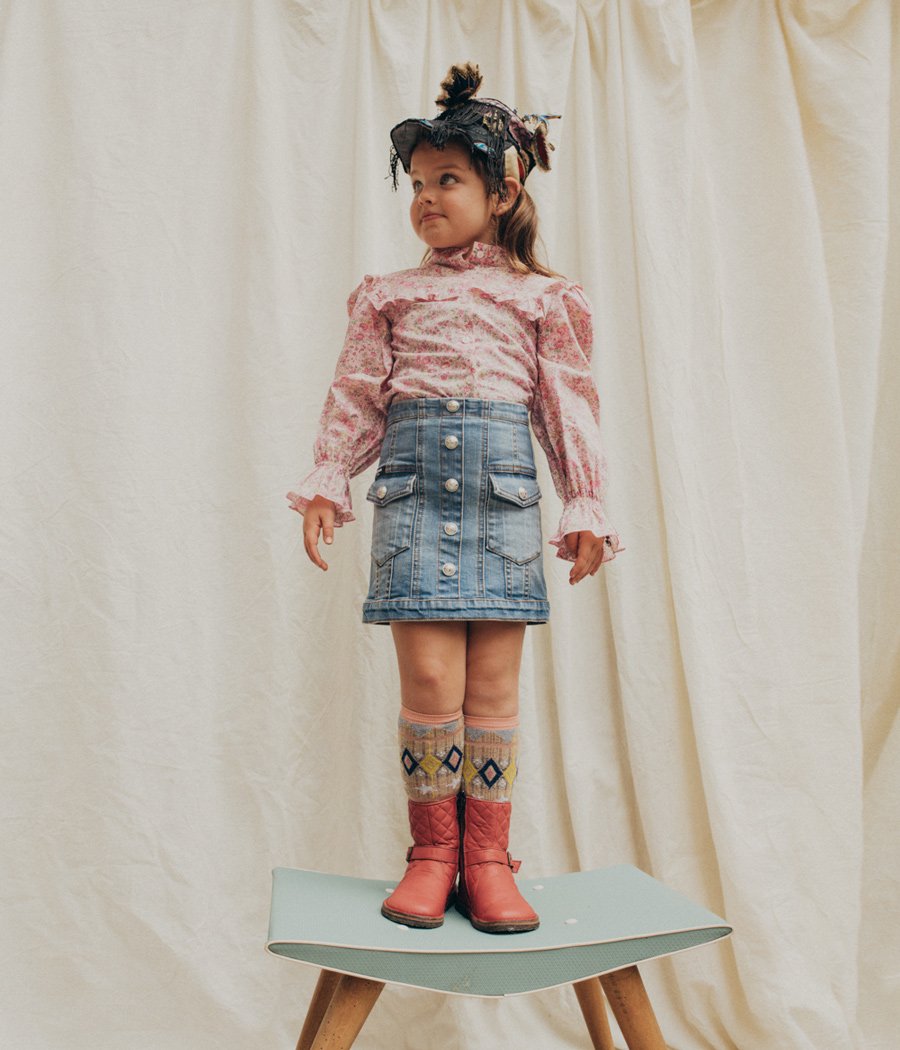 Isabels Sonntagsstaat: Bluse PHILOSOPHY di Lorenzo Serafini, Rock BALMAIN, Socken ALTO MILANO, Boots PÈPÈ