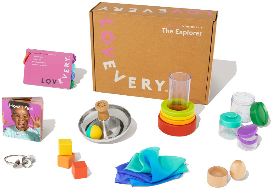 Lernspielzeug für Kinder aus dem Entdecker-Set: Der Kreisel aus Edelstahl und das Montessori-Ei trainieren die Koordination 