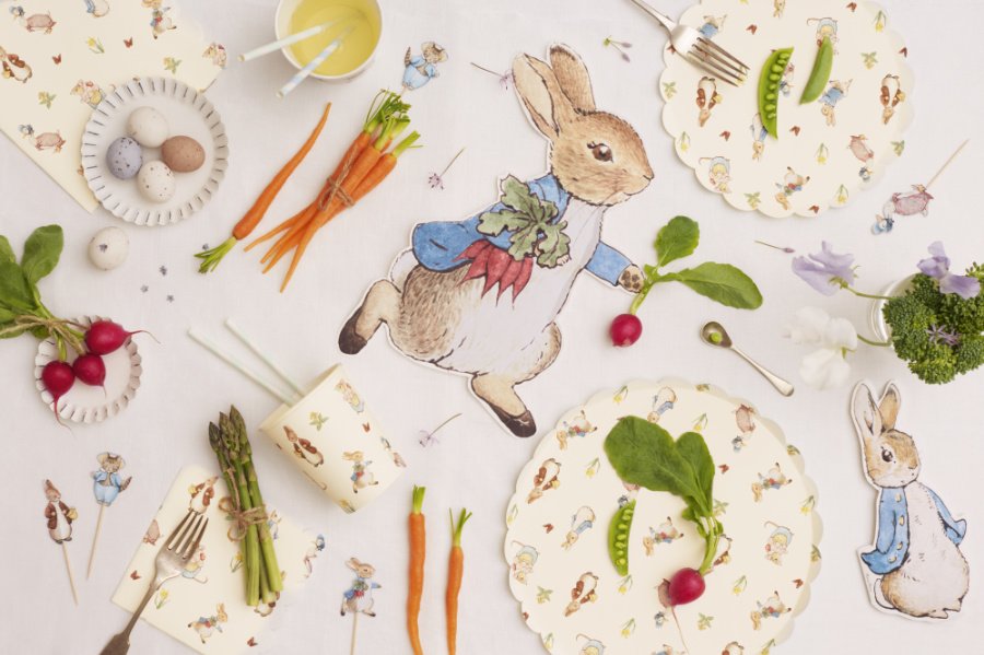 Let's get the Carrot Party started! Zu Ostern tischen wir die quirligen Figuren von Beatrix Potter auf, garniert mit frisch geklauter Ernte von Peter Hase!