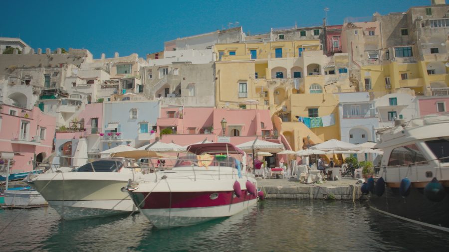 Was für ein Empfang! Die freundlichen Häuser im Hafen von Corricella heißen Stanley Tucci willkommen © National Geographic