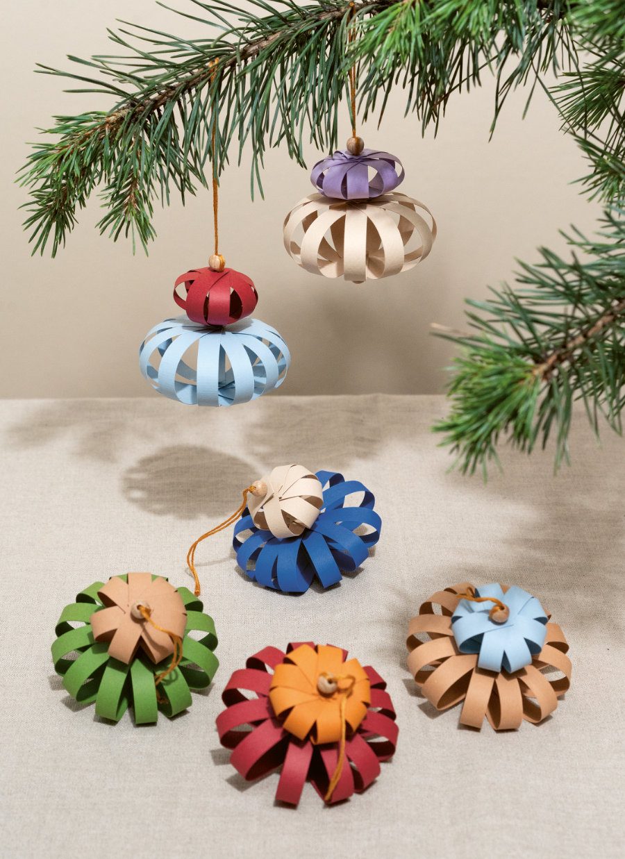 Weihnachtsdeko selber machen: Die Fächerkugeln stehen ihren Kollegen aus Glas in nichts nach © Karoline Lawson/AT Verlag