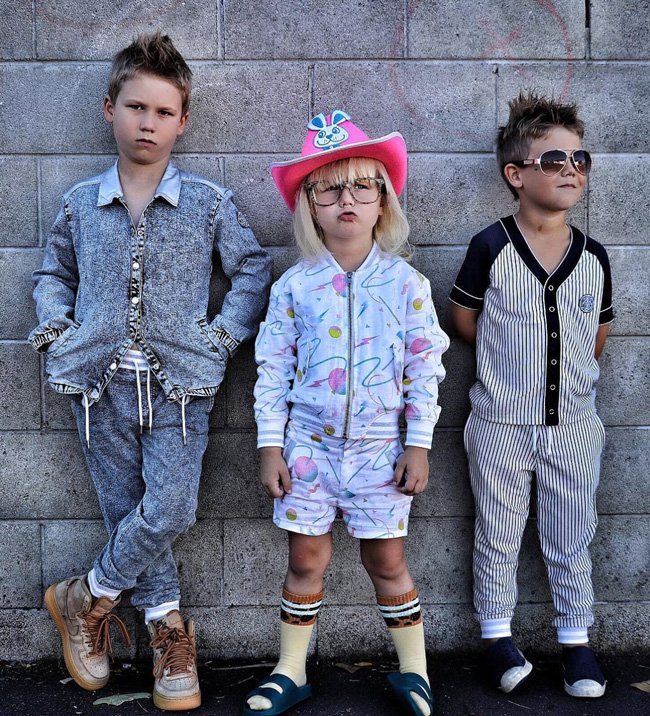 Hudson, Harper und Harvey aka @cool_dudes_nz im 80s-Look von Oaks of Acorn