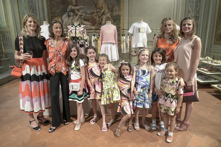 Auch Pucci-Tochter Laudomia (2. von links) erschien zur Präsentation der ersten Pucci Junior Linie – Image © Proj3ct Studio