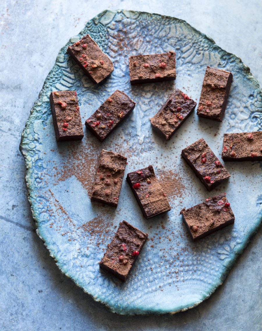 Ganache zum Naschen: Kardamom und rosa Pfeffer verleihen eine süß-fruchtig-pfeffrige Note. Foto © Joerg Lehmann