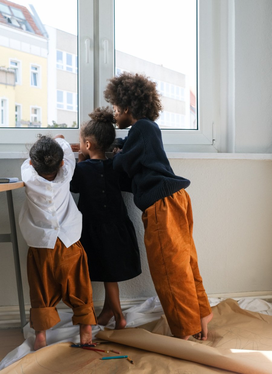 Nachhaltige Kinderkleidung: Viele Pieces der neuen Kids Capsule Collection wurden aus den Leftover-Stoffen der Mama-Looks gefertigt