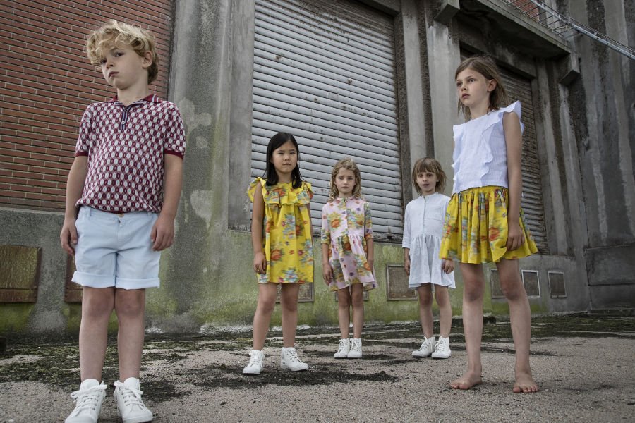 Sommermode für Kinder im typischen Maan-Design: Besonders schön ist das flirrende Blumenmuster