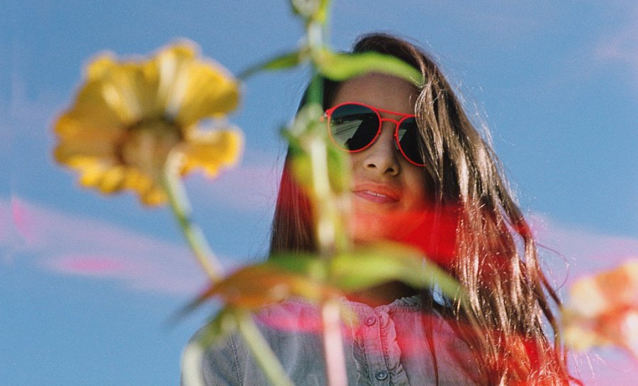 MYKITA FIRST SUN - SPARROW Fluor Red: Zieht alle Blicke auf sich 