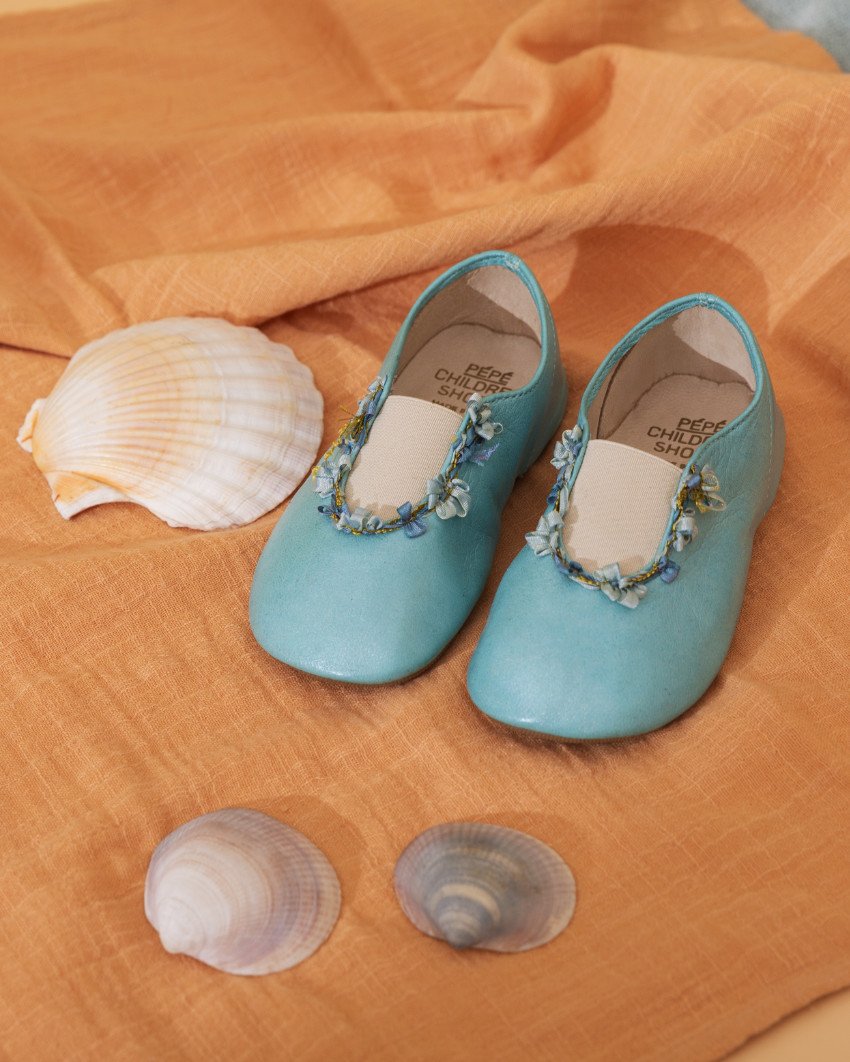 Von Kopf bis Fuß auf Emma eingestellt? Der italienische Schuhhersteller PÈPÈ hat den ultimativen Empire Slipper