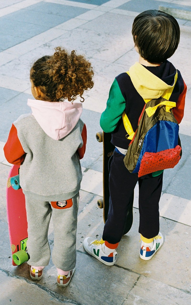 Pimp up your school run morning! VEJA und BONTON propagieren die farbenfrohe Schuluniform