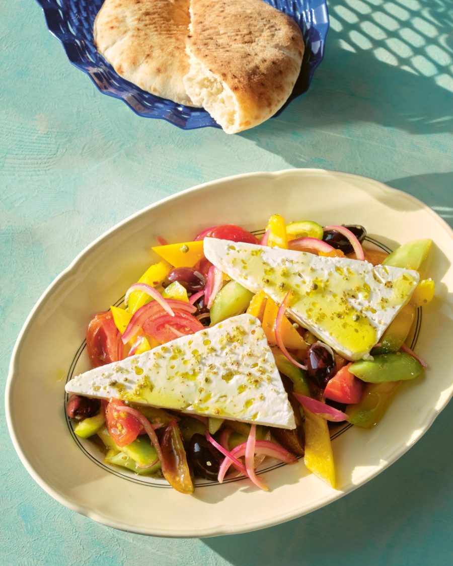 Griechischer Salat: Nichts geht über diesen einfachen wie erfrischenden Sommerklassiker © Vanessa Maas/Brandstätter Verlag
