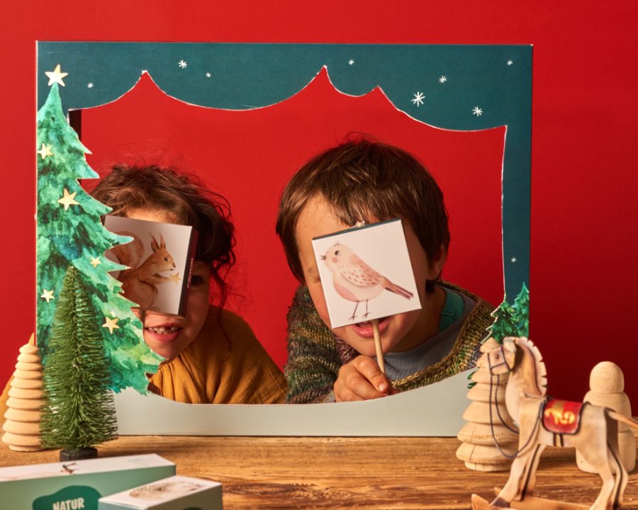 Seid ihr alle da!? Bei MOGLi verwandelt sich der Adventskalender in ein prächtiges Tierpuppen-Theater