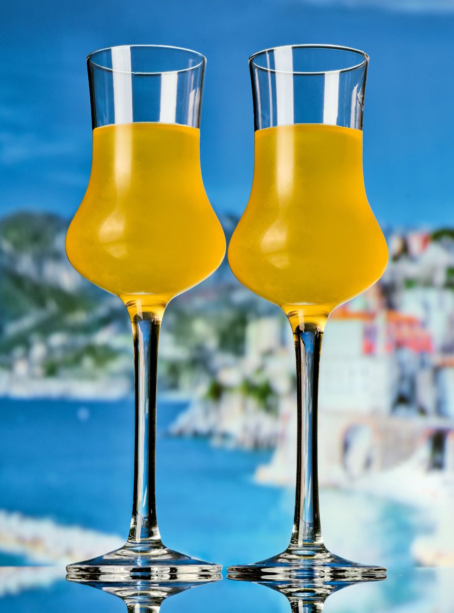 Limoncello vor Traumkulisse – so schmecken Zesten am besten. Foto © Bobby Doherty