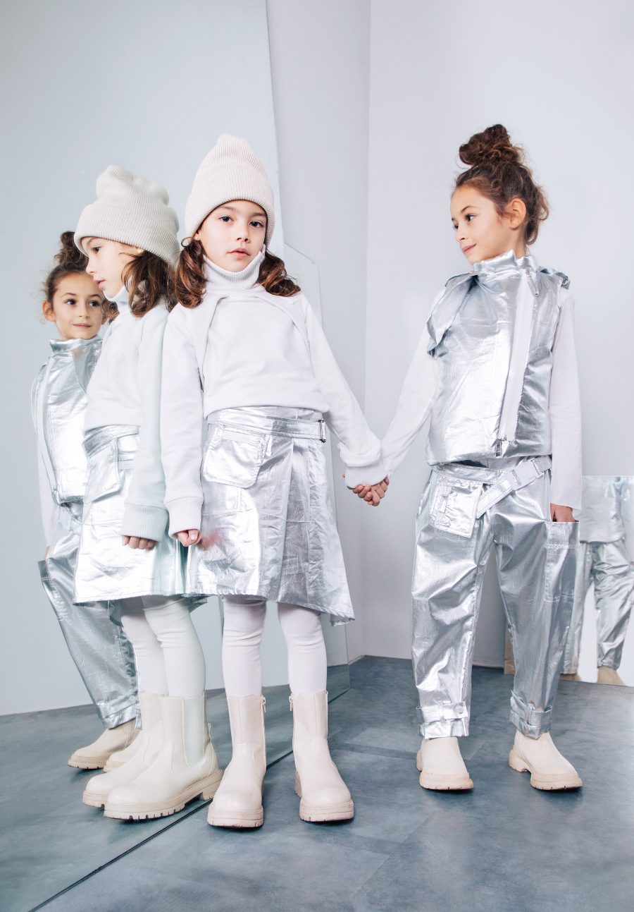 Glänzende Aussichten für den Herbst/Winter 24/25: Der "Helmut Lang Millennial-Style" von ANJA SCHWERBROCK
