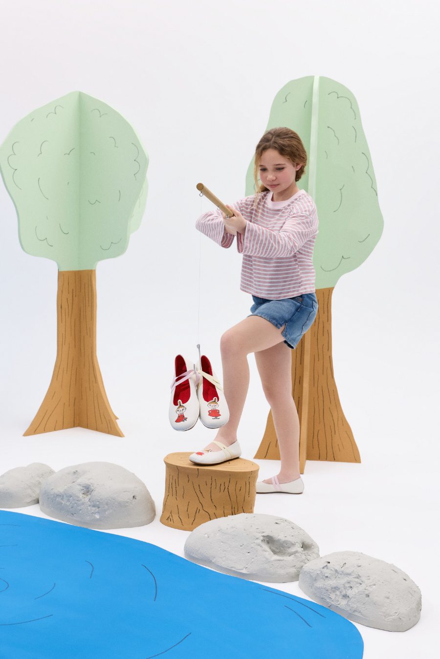 Fishing for Compliments: Mit den Klein My Ballerinas von CAMPER x MOOMIN gelingt das auf jeden Fall © CAMPER