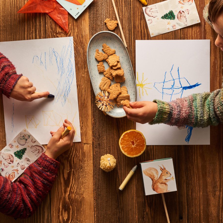 Knuspern, Kleben, Kritzeln ... Mit wertvollen Kalender-Goodies wird die Vorweihnachtszeit zum reinsten Vergnügen