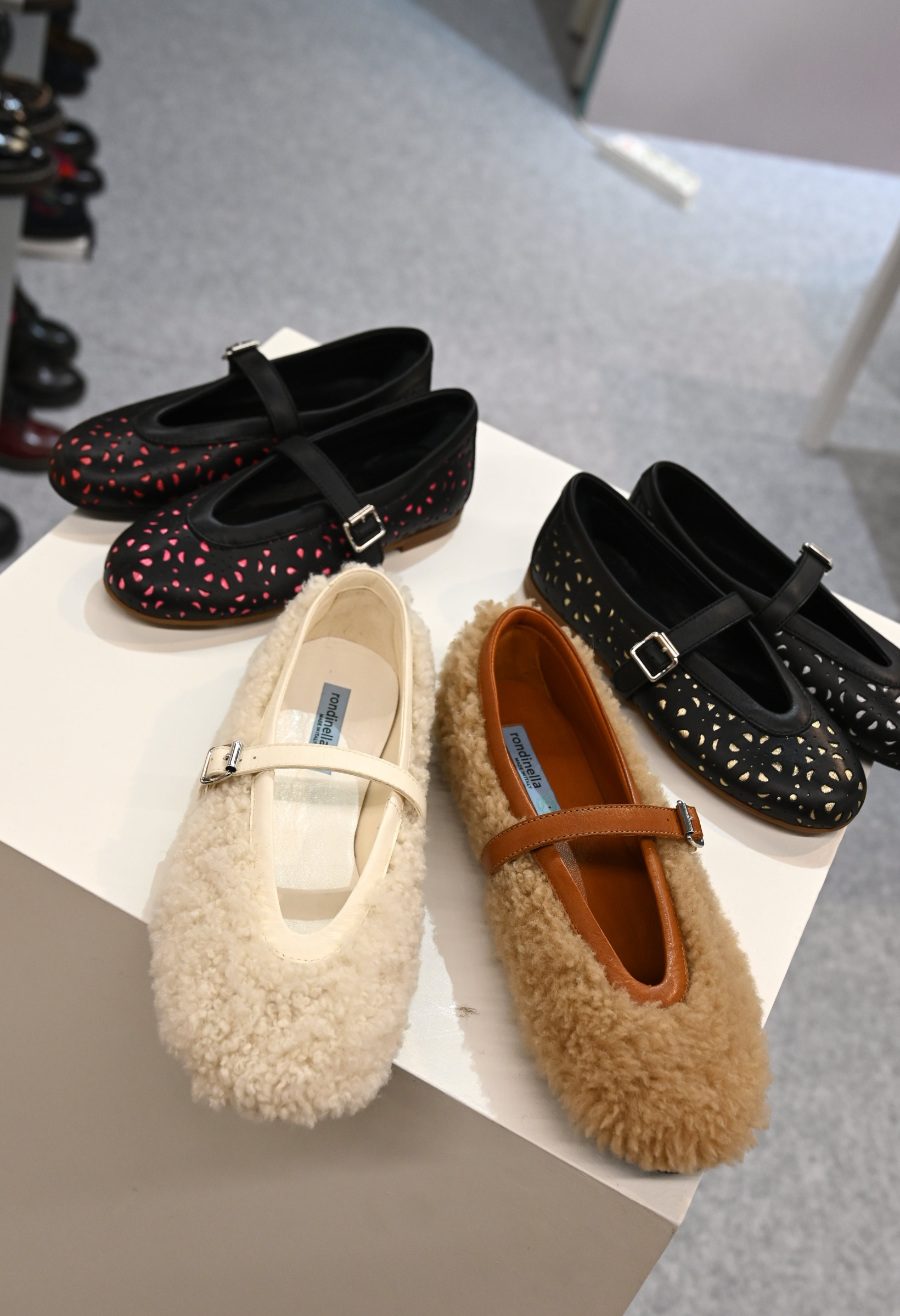 New Shapes: Die modernen Silhouetten der Ballerinas sind längst auch in der Kids Fashion angekommen © Valentyna Pugachova