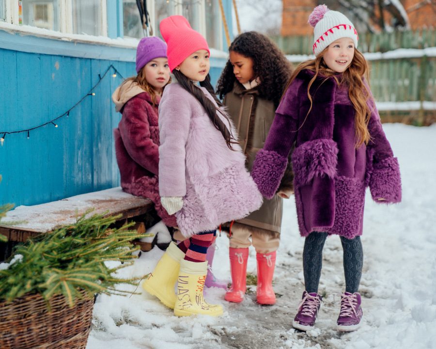 So sieht ein Winter over the Rainbow aus: die Patchwork-Shearling-Mäntel von VLASTA KOPYLOVA KIDS