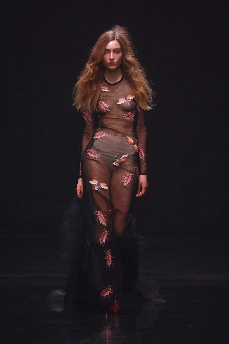 Das große Krabbeln: diesmal nicht unter Onkel Fritzens Decke, sondern auf dem Naked Dress © Sebastian Reuter/Getty Images for Danny Reinke