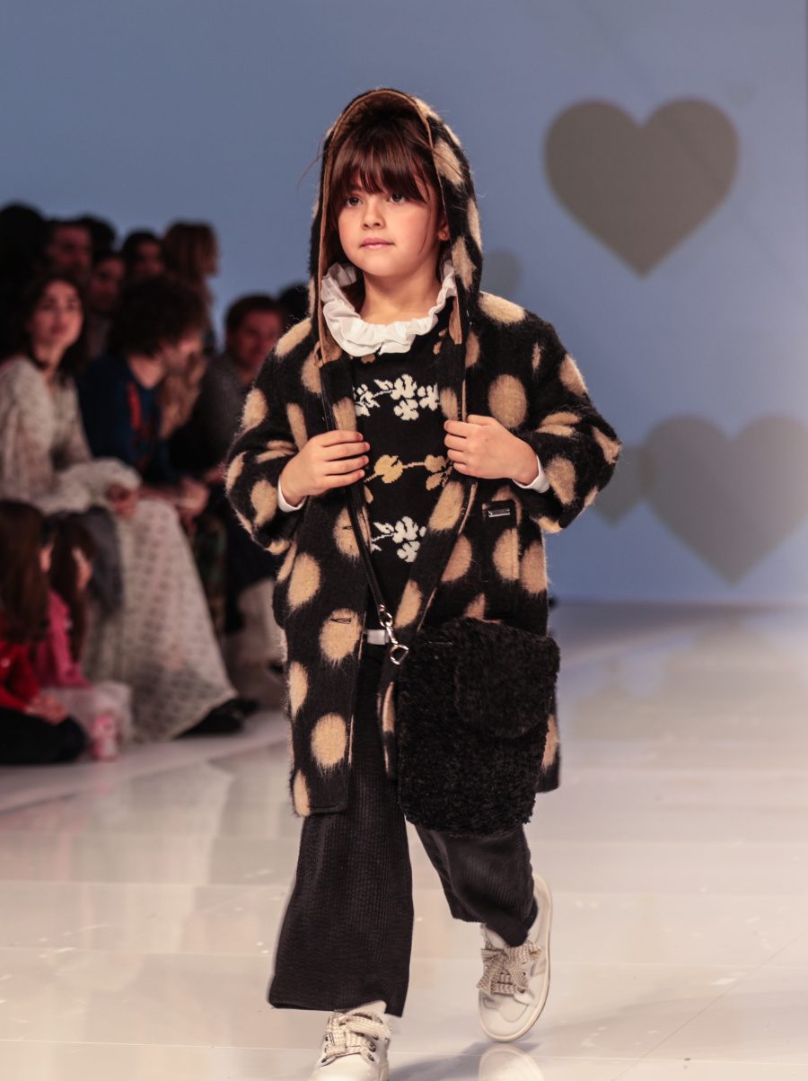 So punkten wir nächsten Winter: eleganter Mustermix mit Polka Dots bei MONNALISA. © Emily Kornya Photography