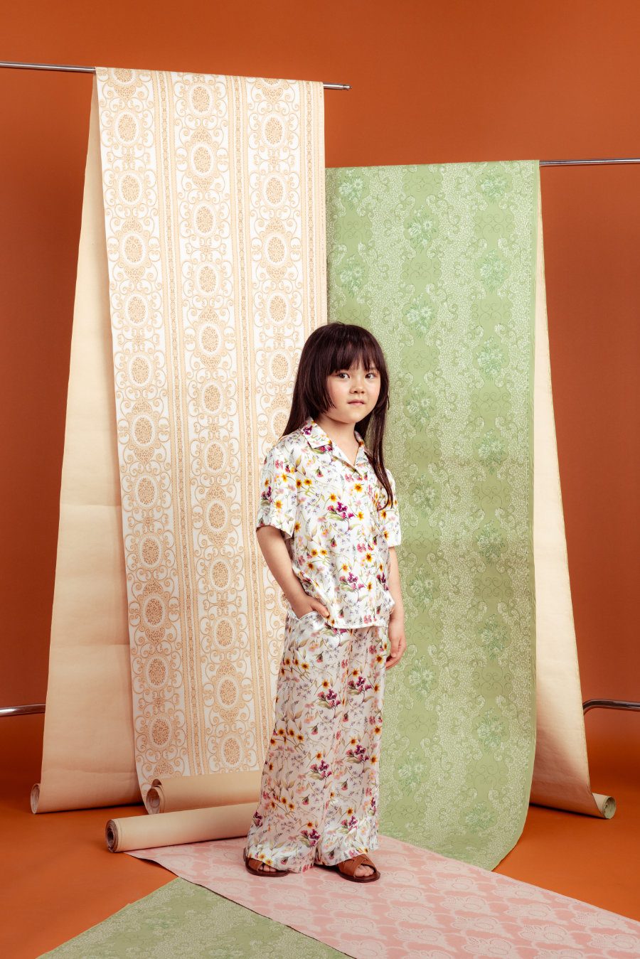 Vielleicht schon bald ein neuer Wedding-Trend? Blumenkinder im Pyjama von PAADE MODE © Filips Smits