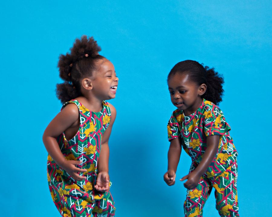 I am loved, I am courageous, I celebrate colour! AKWA BABY will mit seinen Prints das Selbstvertrauen der Kids stärken