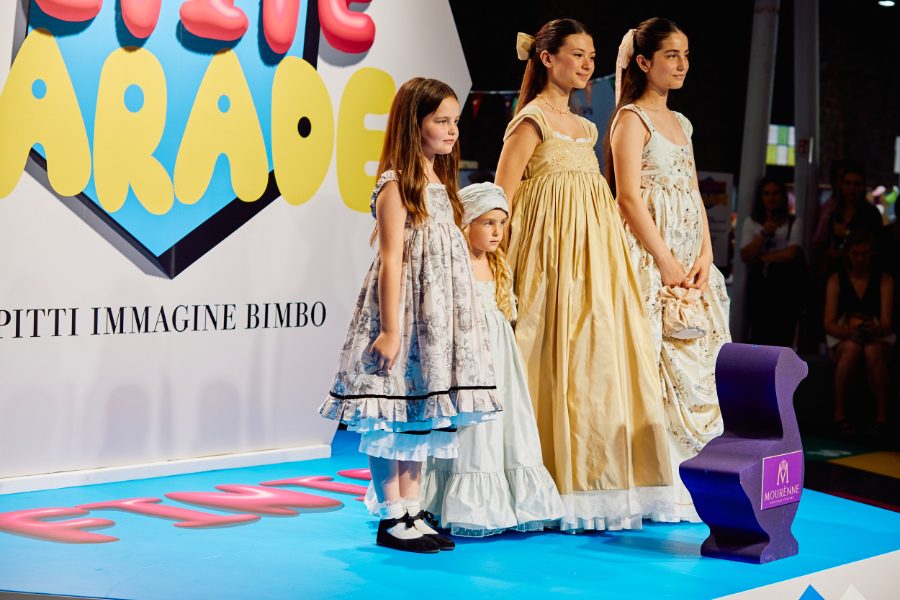 Das Couture-Label MOURÈNNE präsentierte seine märchenhaften Roben auf der Petite Parade © Pitti Immagine Bimbo
