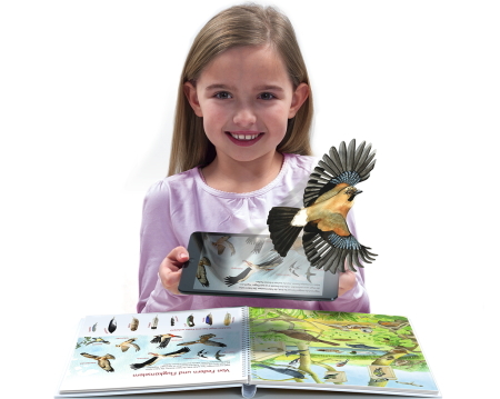 Der Zauber der Augmented Reality hat auch das Kinderbuch erfasst! (Aus dem Bilderbuch „Alle Vögel sind schon da“, LeYo!-Reihe, Carlsen)