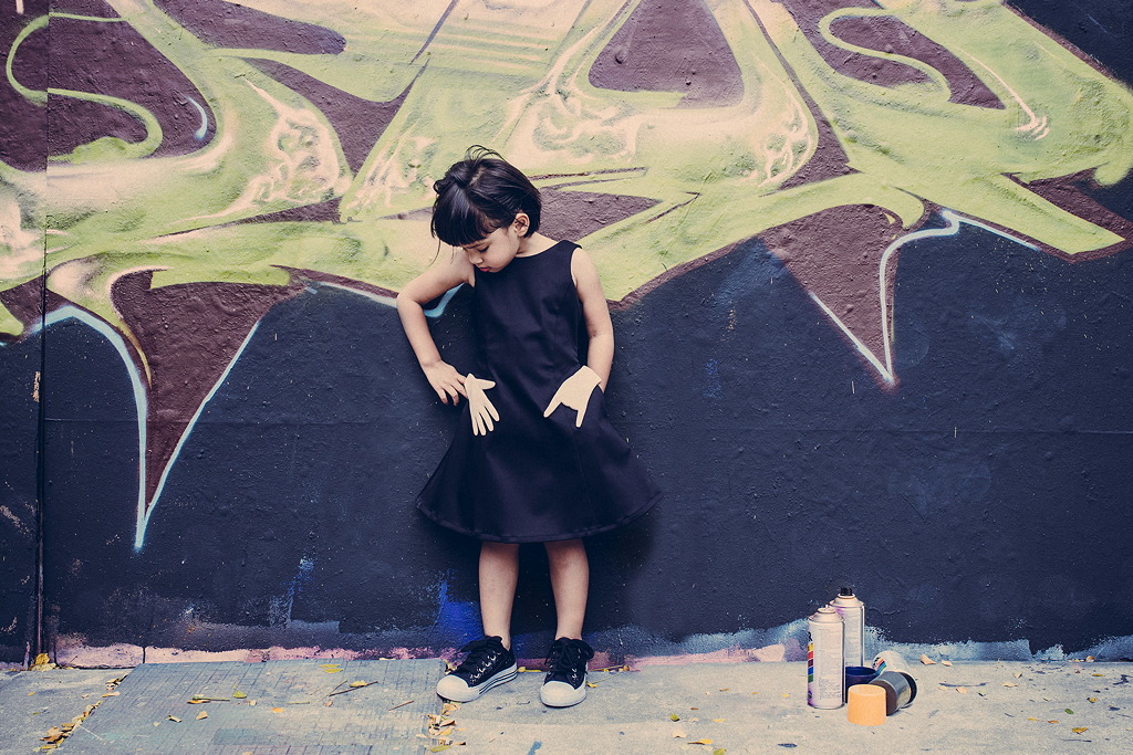 Dora Dress – das kleine Schwarze mit der Rockerhand