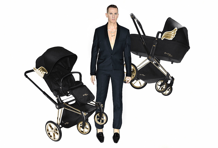 Vom Himmel hoch – Designer Jeremy Scott schwebend zwischen PRIAM Lux Seat und PRIAM Carry Cot